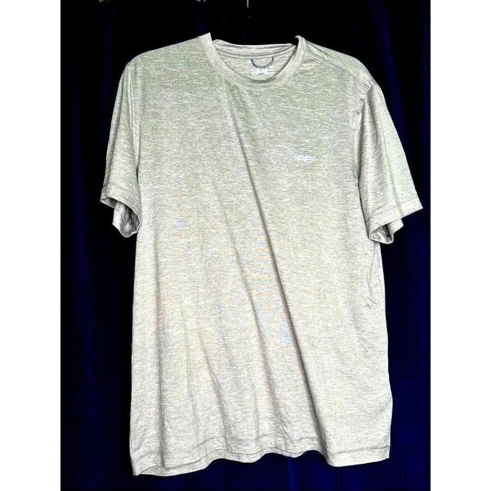 American Eagle men's performance shirt size mediumâ